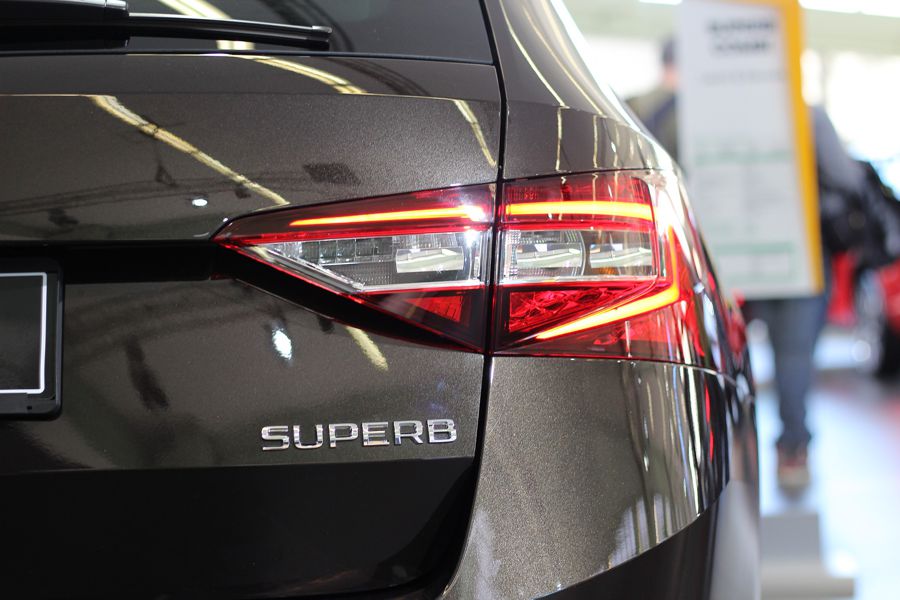 Der Škoda Superb gehört zu den beliebtesten PKW der Mittelklasse